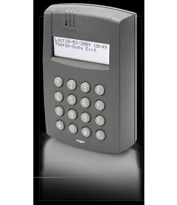 PR602LCD | Kontrolér pre jedny dvere s integrovanou bezdotykovou 125 kHz čítačkou                         a klávesnicou, LCD displej - 4 x 20 znakov, standalone alebo online, 3 x vstup,  3 x výstup, 4 000 užívateľov, 32 000 udalostí, 127 prístupových skupín, 99 časových harmonogramov, definovanie sviatkov, anti-passback, RS485, vstup na pripojenie bezdotykovej čítačky série PRT alebo odchodové tlačidlo, programovanie iba cez PC, použitie - interiér/exteriér  